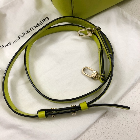 Auth Diane von Furstenberg DVF On the Go Mini Leather Crossbody Handbag - Picture 4 of 16